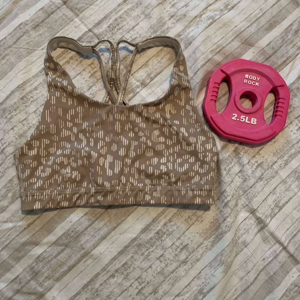 💪🏻 Old Navy Tan Cheetah Medium Sports Bra
